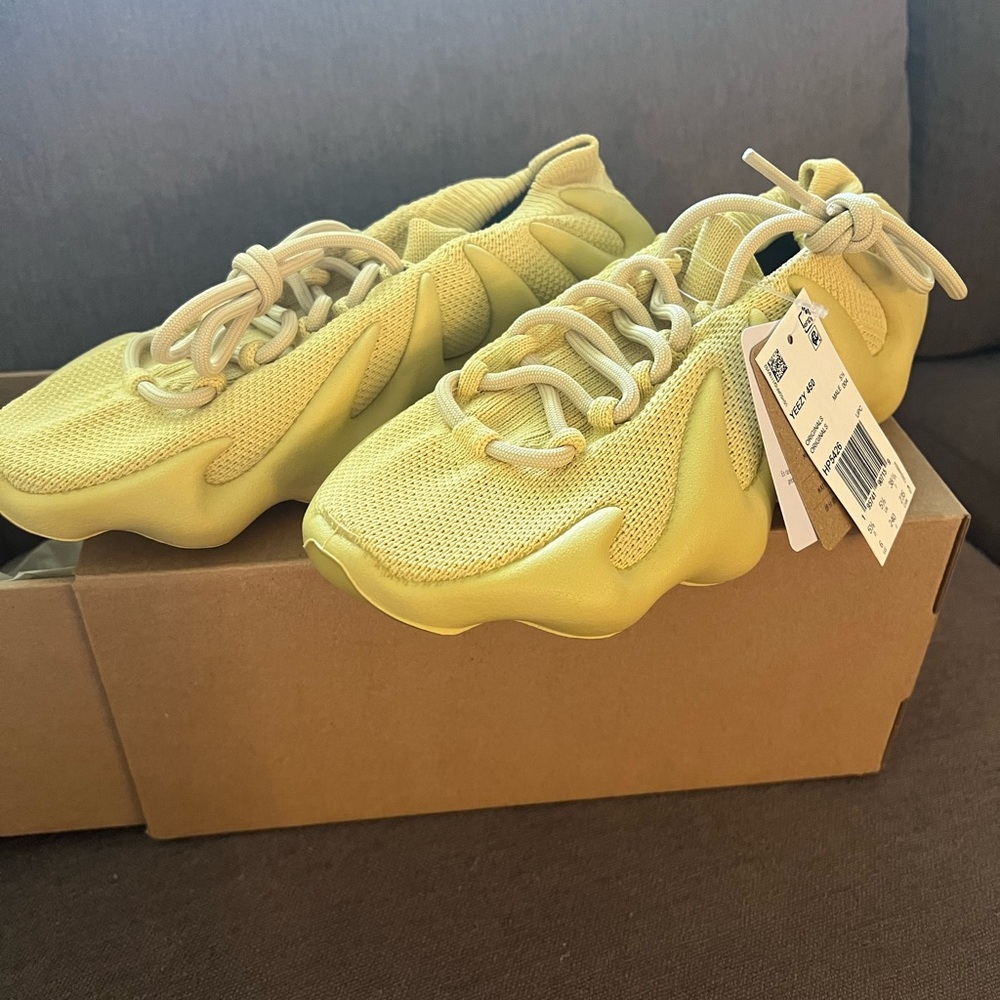 Yeezy 450 Sulfur BRAND NEW NEVER BEEN WORN
